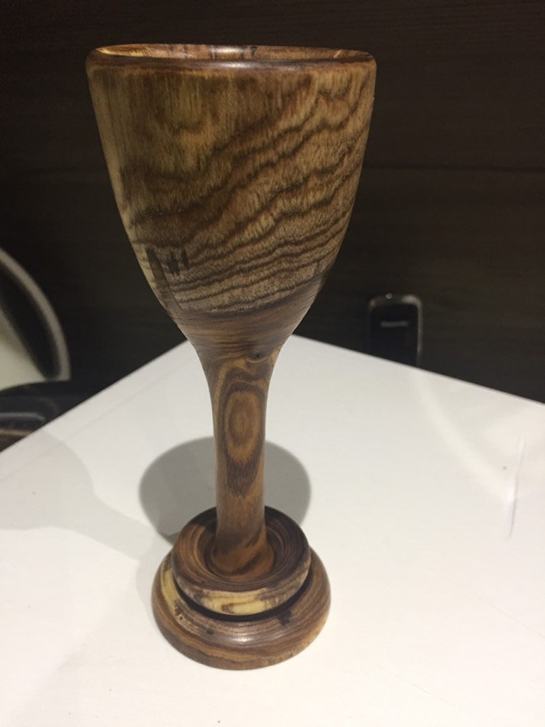 Captive ring goblet