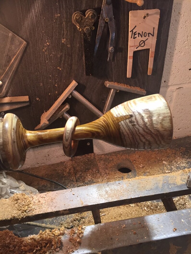Captive ring goblet