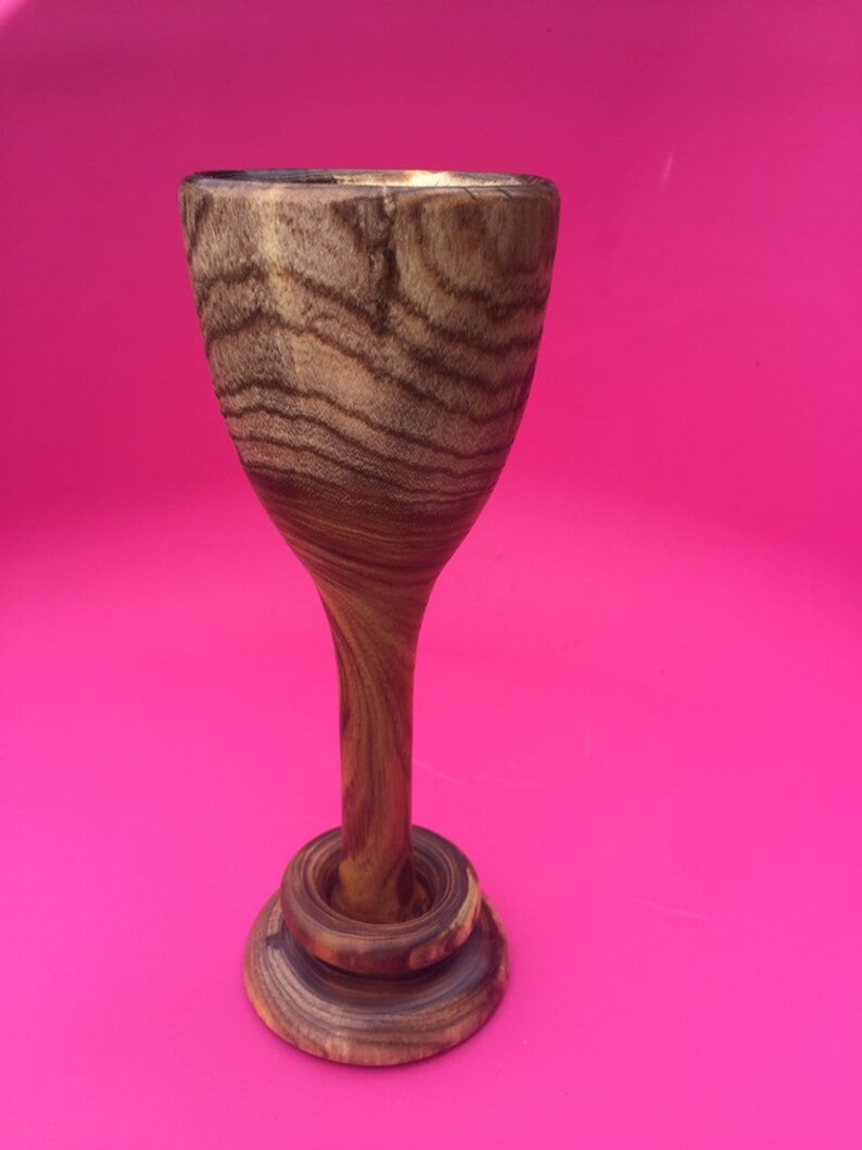 Captive ring goblet