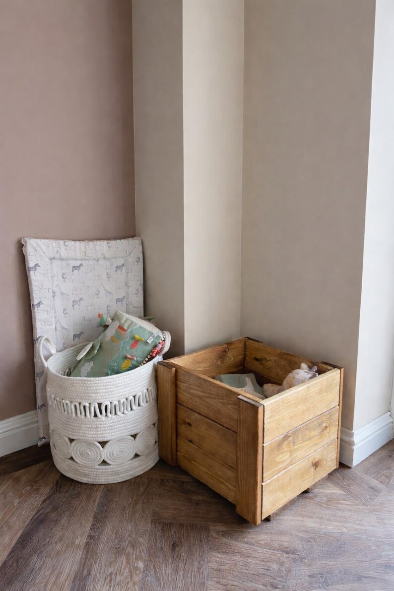 Reclaimed Wood Vinyl Record Storage Crate: Stackable LP Media Unit image 12