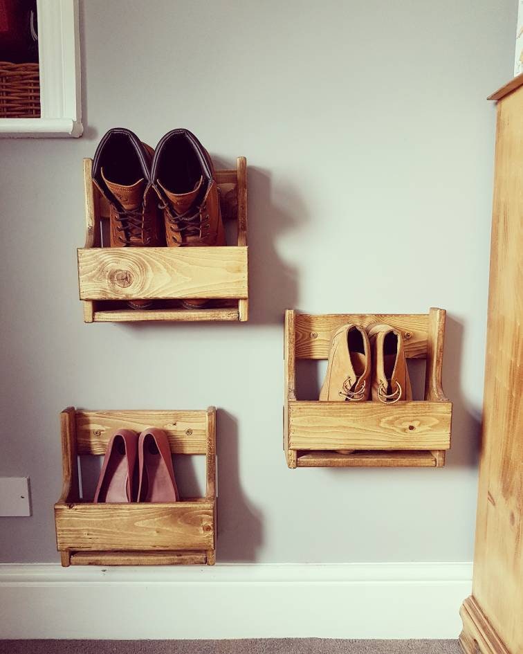 Estantes para zapatos - ideas.  Wooden shoe racks, Diy shoe rack, Shoe rack