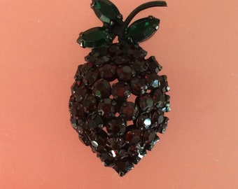 Warner 1980's Diamante Strawberry Brooch Pin. Vintage Warner. Summer Fruits. Wimbledon.