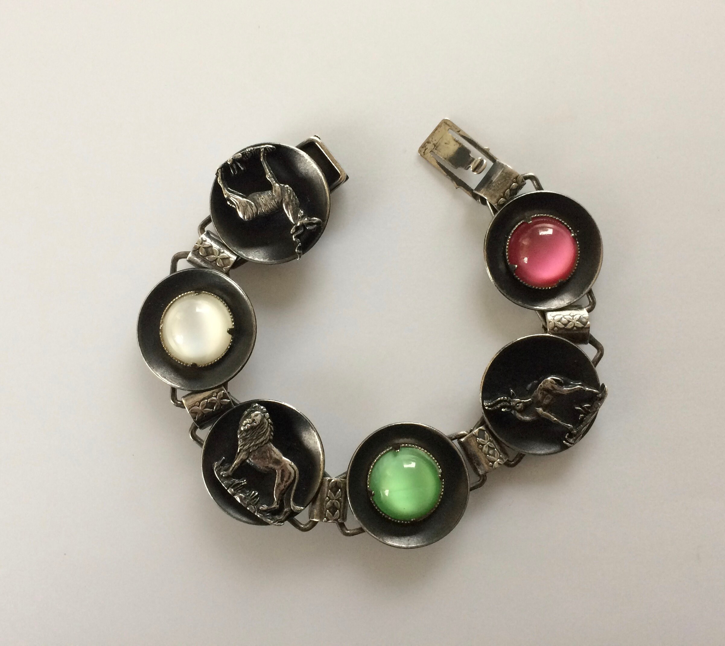 でおすすめアイテム。 Animal Wild 1960's Simba Bracelet. Animal Made Hand Vintage ネックレス・ペンダント