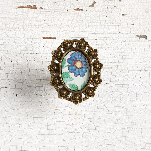 Anello ovale con fiori, regolabile, anello donna ottone fatto con scatola di latta vintage, handmade, pezzo unico, made in Italy.