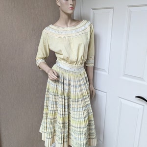 Patio Dress Western Silver Metallic Pale Yellow Accordion Pleat Skirt Blouse Jeanette&#39;s of Alburquerque New Mexico 26&quot; Waist