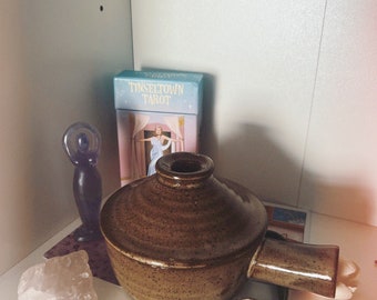 Olla marrón vintage con mango, deidad que ofrece cuenco de altar, cuenco de hechizos de caldero, herramientas de altar de brujería, herramientas de hechizos, altar de Hécate