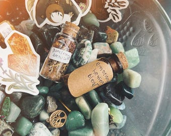 Green Witchcraft Confetti Scoop, Green Witch Confetti Scoop, Green Witch Mystery Bag, Forest Witch Kit, Witchy Mystery Box, Charm Casting