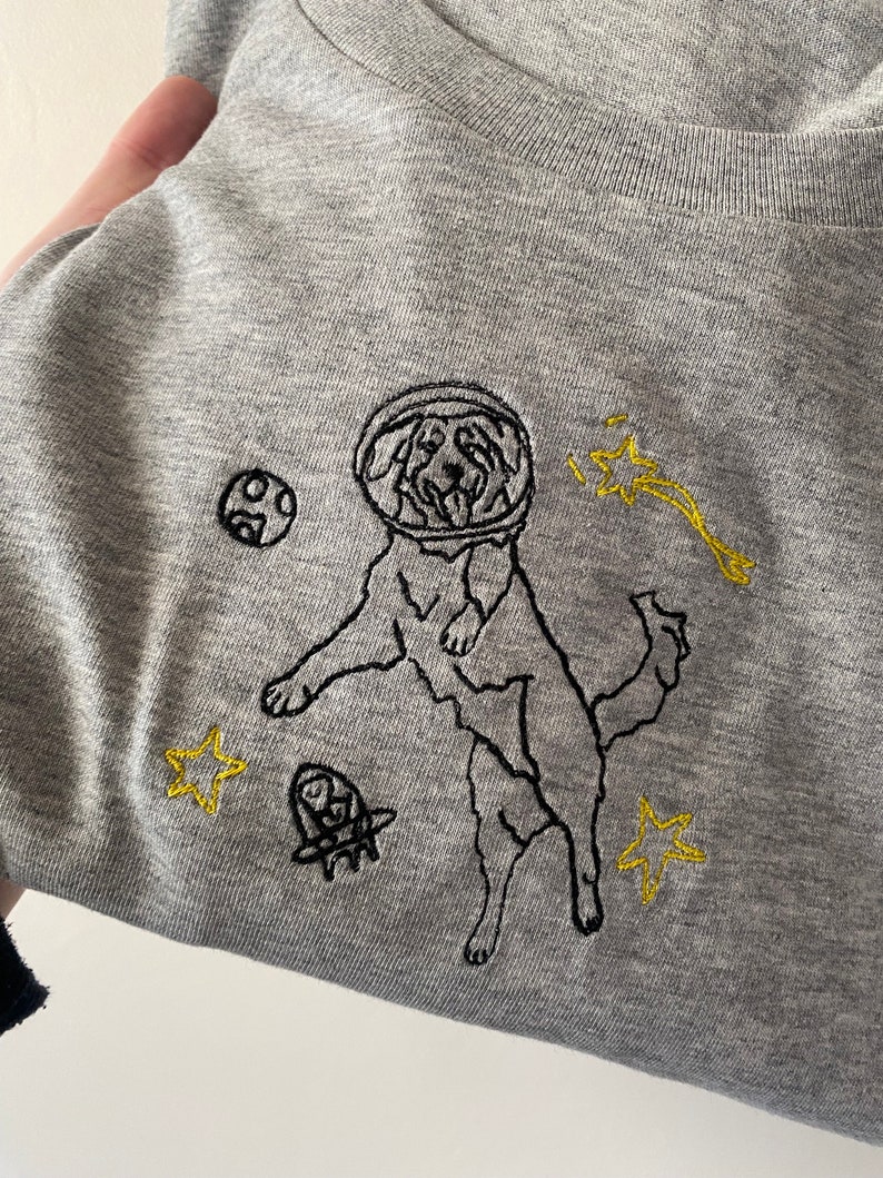 Intergalactic Dogs Sweatshirt Space Golden Retriever . Gifts for dog lovers and owners. Embroidered space dog. Bild 2