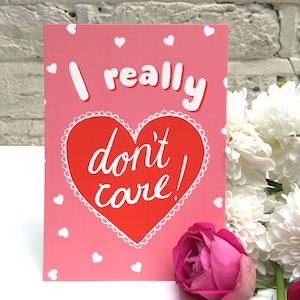 Eu realmente não me importo cartão postal de coração de amor com mini impressão fofa