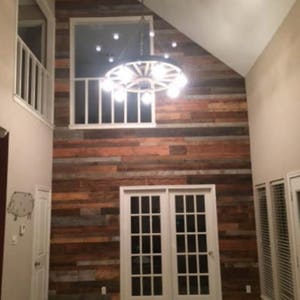 Wagon Wheel Chandelier Western Decor Pendant Rustic Light Log Cabin Decor Individually Handcrafted For Excellence- Rawhide! imagen 9