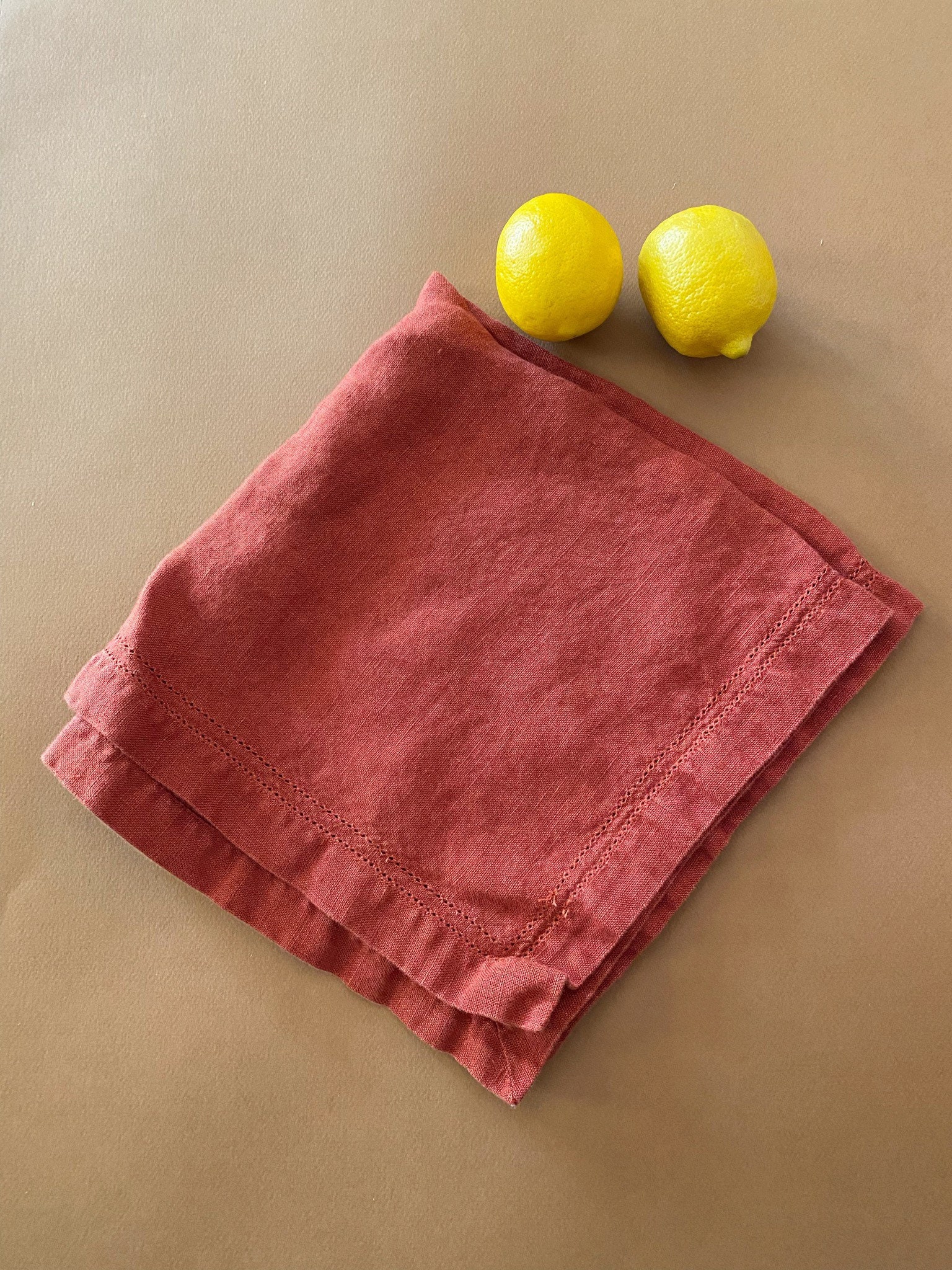 vintage clay red linen torche de cuisine