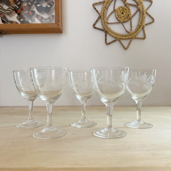 Set Of 5 Vintage Mid-Century Etched Floral Glasses : Martini, Champagne, Liquor Glasses