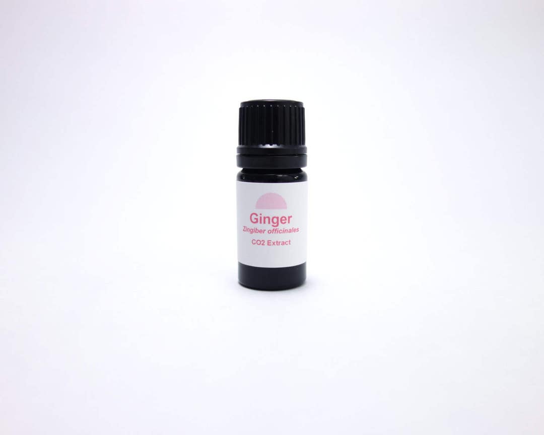 Ginger Root CO2 Extract Organic Zingiber Officinales Essential Oil High
