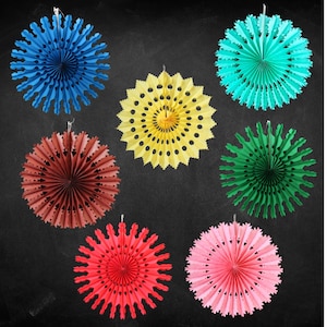 Decorazioni per feste a forma di ventaglio in carta velina colorata - Set assortito di 7 ventagli.