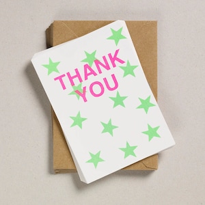 12 tarjetas de agradecimiento - Impresión en risografía, diseño de estrellas en color rosa fluor y verde, tamaño A6.