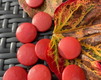 Lot de 9 boutons cuir rouge
