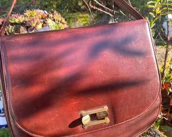 sac à main couleur chocolat années 40