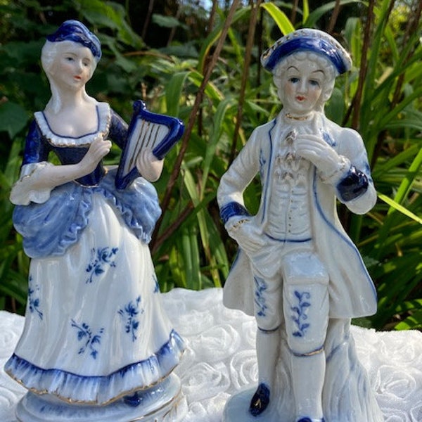 Deux sujets en porcelaine