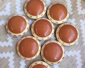 Lot de 8 jolis boutons  neufs couleur café et crème vintages