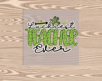 Peut inclure: Un graphique vert et noir avec des trèfles et le texte "Luckiest Teacher Ever".