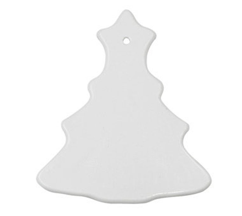 Puede incluir: Adorno de &aacute;rbol de Navidad de cer&aacute;mica blanca en blanco para pintar o decorar.