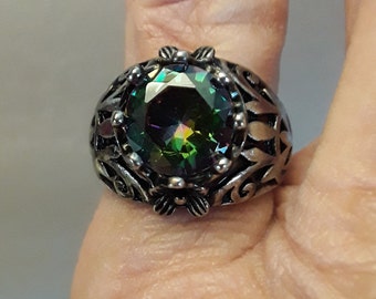 Vintage Green  Iridescent Ring, "Vintage Green Ladie's Ring Size 6, Colorful Ladie's Green Ring