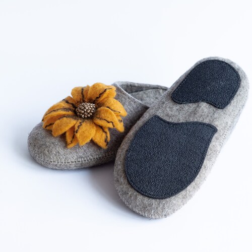 Women's Wool slippers with arch support and handmade sunflower, ready to ship, gift for women, Yellow Flower, boiled wool scuff shops slippers