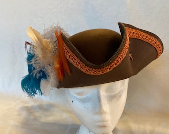 Sombrero pirata tricornio de fieltro marrón: disfraz de feria renacentista