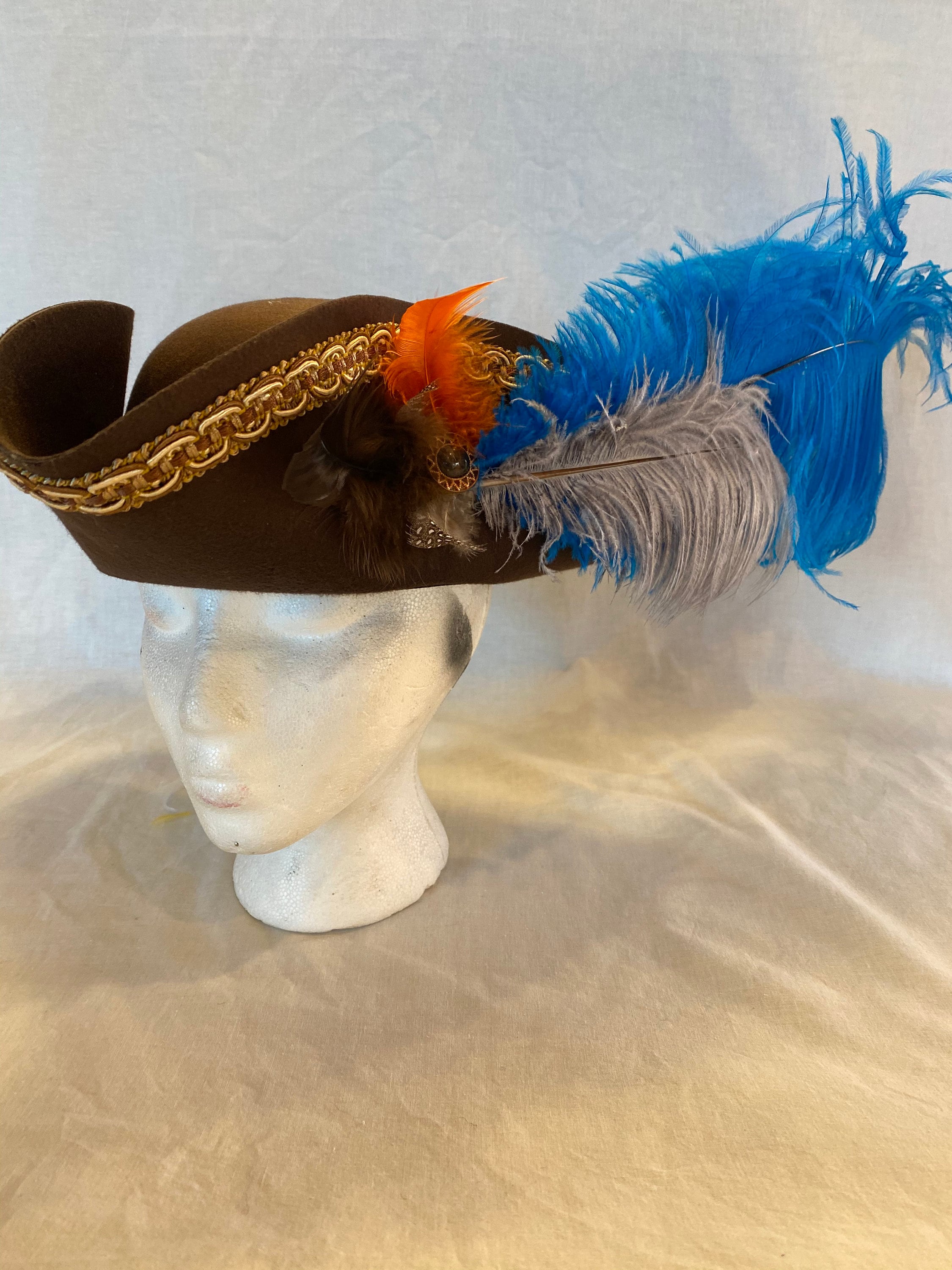 ladies pirate hat feathers