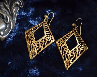 Kolczyki wiszące w kształcie diamentu w stylu filigranowym z lat 80. w kolorze złotym, tradycyjne/rodzime, wzór koronki, boho złota koronka, geometryczne, boho