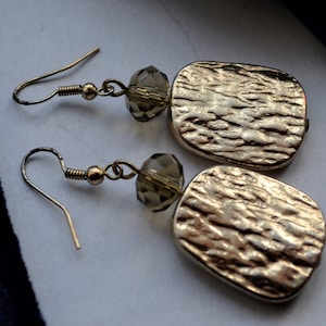 Vintage 1990s Brown Bead & Gold Tone Textured Rectangular Dangle Earrings for Pierced Ears.