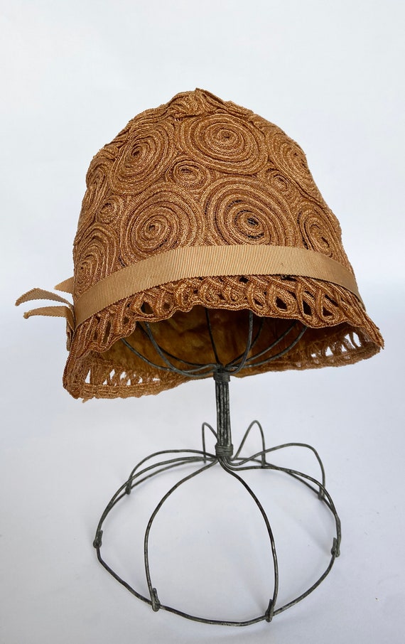 Vintage Cloche (1920s hat)