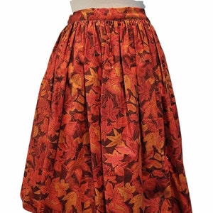 Orange Leaves - 28&quot; Spódnica plisowana inspirowana stylem vintage z kieszeniami od Linda Lee Clothing