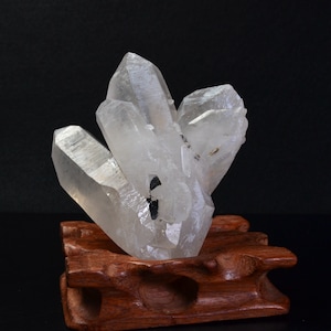 A White Natural Crystal Cluster with Four Tips Shaped Like a Flower/Clear Quartz Flower/Strong Healing Energy/96*85*57mm/277g/Mother&#39;s day