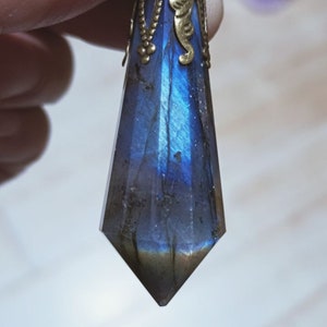 AAAAA Labradorite Quartz Pendulum/Dowsing Tool for Chakra/Reiki/Balancing/Meditation/Crystal Pendulum/Divination Tool/Pray to God/read photo image 6