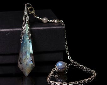 AAAAA Labradorite Quartz Pendulum/Dowsing Tool for Chakra/Reiki/Balancing/Meditation/Crystal Pendulum/Divination Tool/Pray to God/read photo