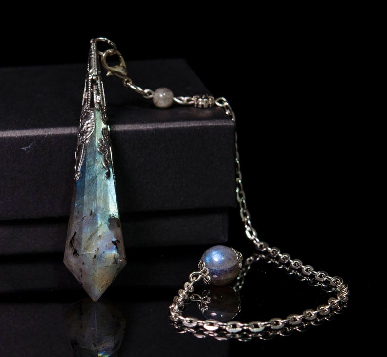 AAAAA Labradorite Quartz Pendulum/Dowsing Tool for Chakra/Reiki/Balancing/Meditation/Crystal Pendulum/Divination Tool/Pray to God/read photo image 1