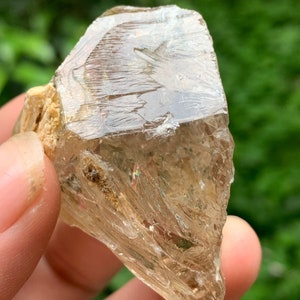 49g Cristal de cuarzo esqueleto ahumado natural/Minerales amarillos incluidos/Punto de cuarzo Fenster/Cuarzo esqueleto arco iris 48 * 41 * 26 mm