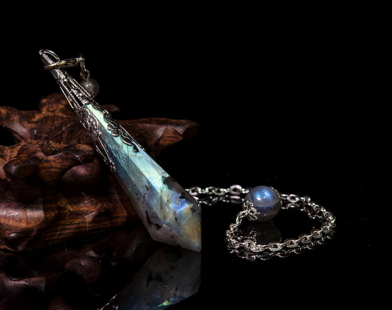 AAAAA Labradorite Quartz Pendulum/Dowsing Tool for Chakra/Reiki/Balancing/Meditation/Crystal Pendulum/Divination Tool/Pray to God/read photo image 3