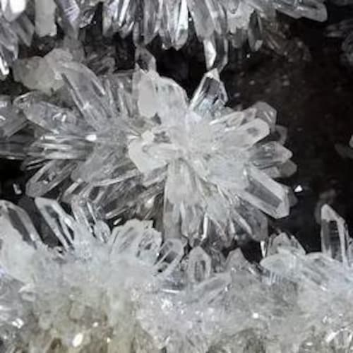 大きなレインボーブラックオブシディアンハートストーン、木製スタンド