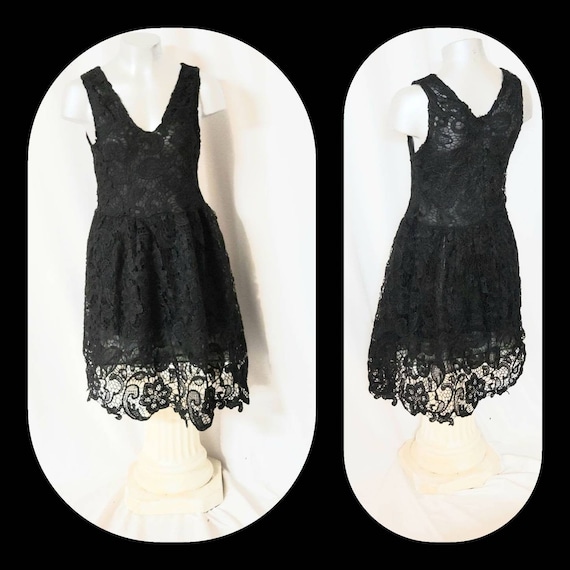 Black sleeveless lace dress
