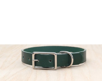 Collar para perro con hebilla de cuero verde: Piel de plena flor, hecho a mano.
