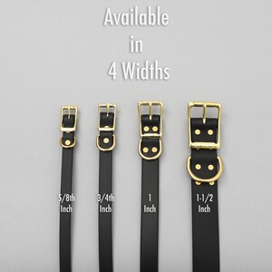 Puede incluir: Collares negros para perros con hebillas doradas, presentados en cuatro anchos: 1,6 cm, 1,9 cm, 2,5 cm y 3,8 cm. El texto "Available in 4 Widths" se encuentra en la parte superior de la imagen.