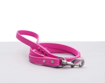Correa para perros de biotano color rosa frambuesa: impermeable, a prueba de olores y hecha a mano en EE. UU.