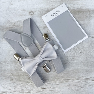 Blass Graue Fliege & Hosenträger Set - Ringträger und Groomsman Outfit, Rustikale Hochzeit, Einstecktuch, Alle Größen Baby bis Erwachsene