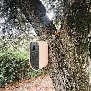 3D design birdhouse imitation wood – Modern outdoor shelter