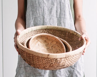 Modern farmhouse kitchen decor is always a great idea. But if you're decorating or redecorating your kitchen, it's the best idea yet! Let me show you some awesome decor for your kitchen {modern farmhouse or not} available at Etsy. These fruit baskets would look amazing in any home! 