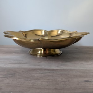 Vintage Pedestal Bowl Brass / Large Dining Room Bowl / Tray / Golden Shiny Dish 13&quot; / Decorative Fruit Bowls / Clover Shape