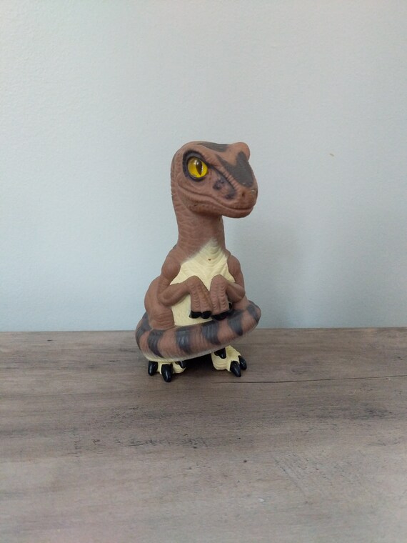 The Lost World Jurassic Park Tyrannosaurus rex T.rex baby hatchling