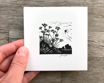 Summer Swallow: Originele, met de hand gedrukte linosnede print van prentkunstenaar Beth Knight. 10x10 cm (4x4 inch).